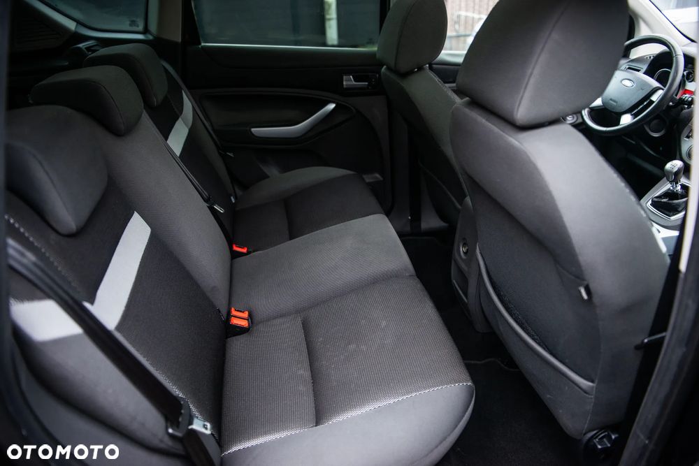 Ford Kuga 2.0 TDCi 4x4 Titanium - 25