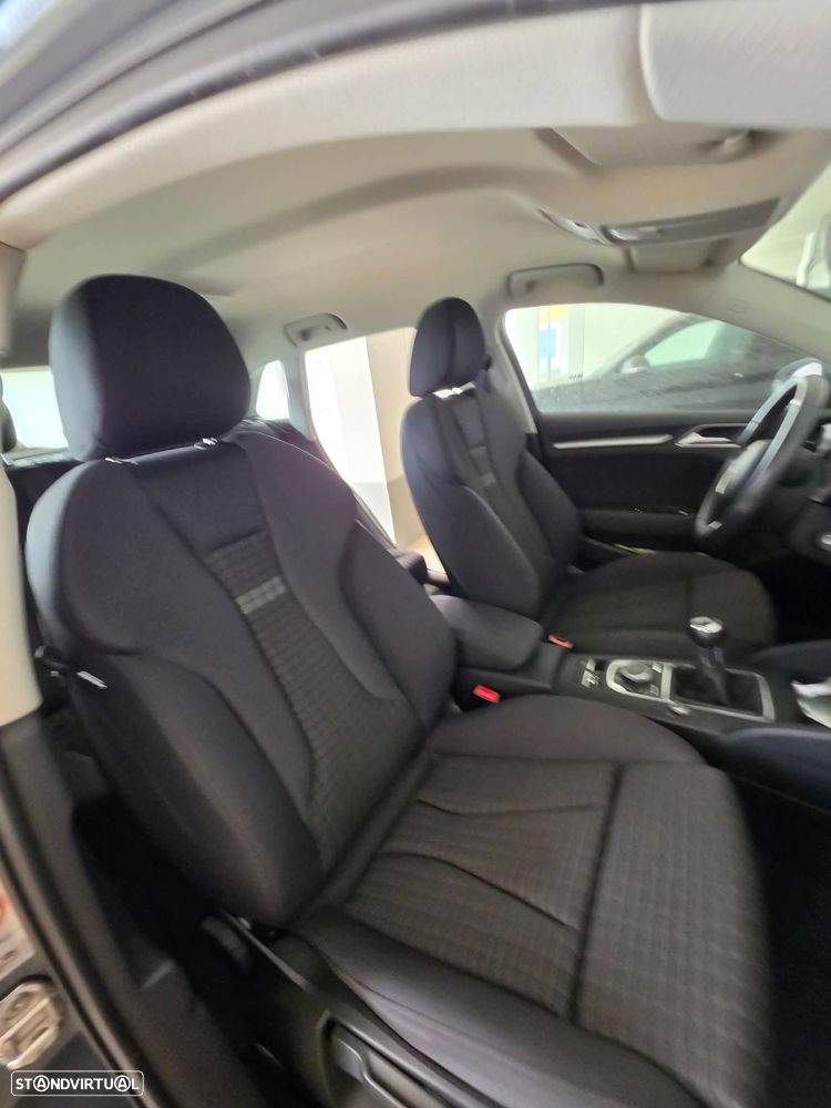 Audi A3 Sportback 1.6 TDI S-line - 13