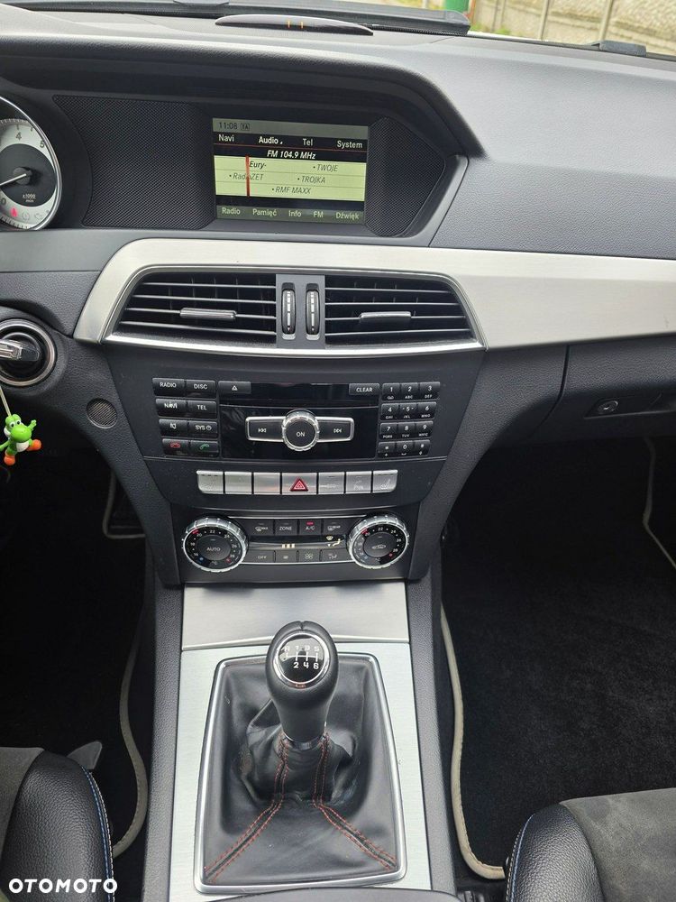 Mercedes-Benz Klasa C 180 T Edition - 18