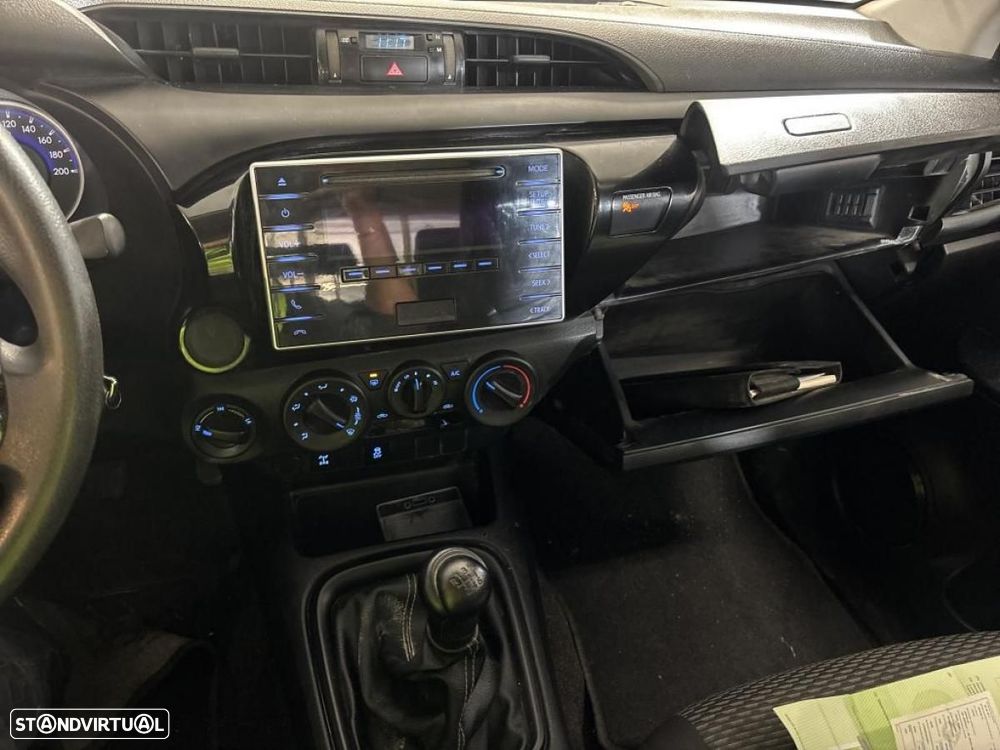 Toyota Hilux 2.4 D-4D 4WD CD CM c/IVA - 4