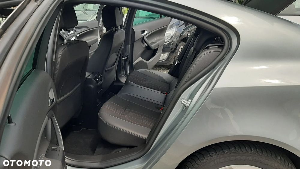 Opel Insignia - 14