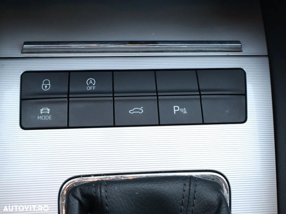 Skoda Octavia 1.6 TDI DPF DSG Elegance - 16