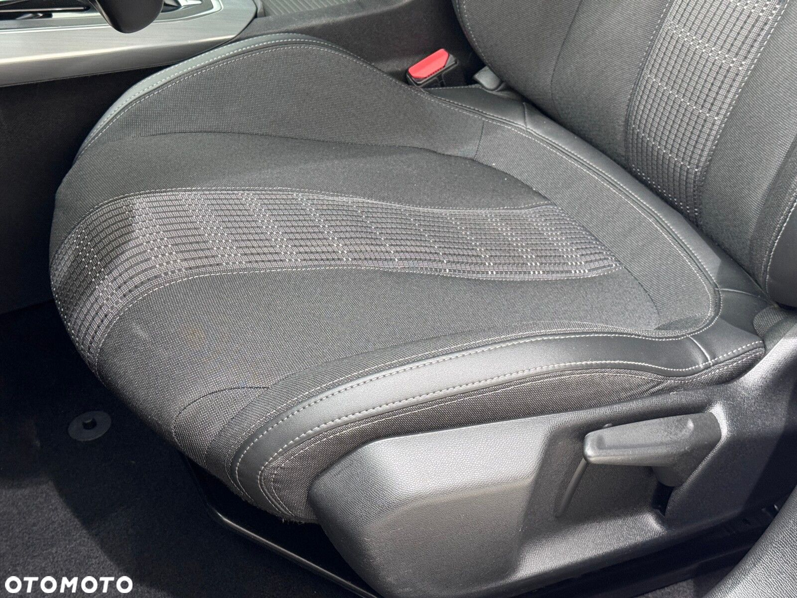 Peugeot 308 1.2 PureTech GPF Allure Pack S&S EAT8 - 11