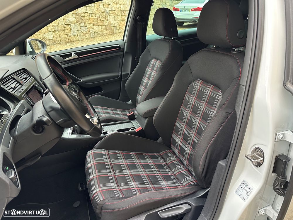 VW Golf 2.0 TSi GTi Performance - 16