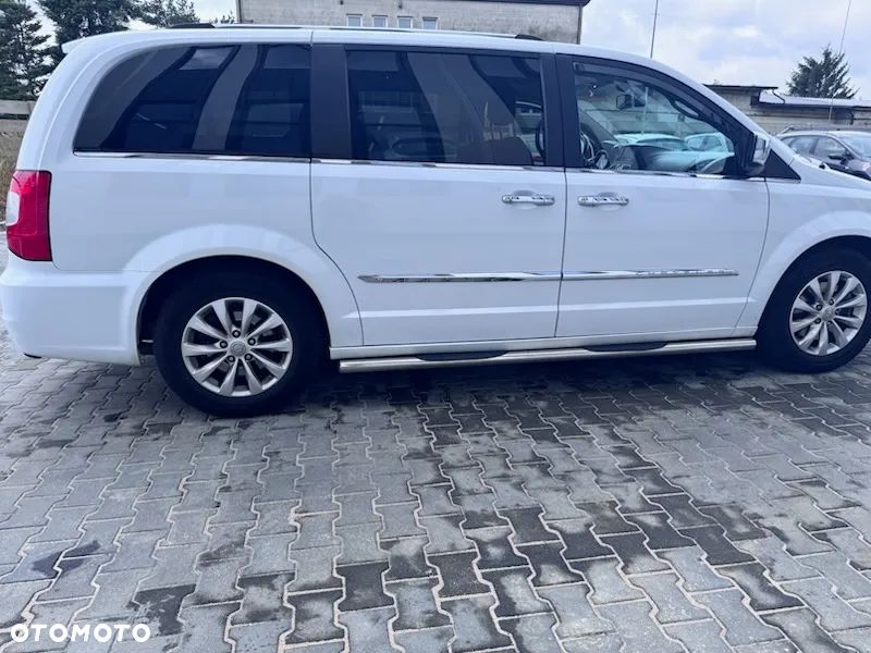 Chrysler Town & Country 3.6 Limited - 9