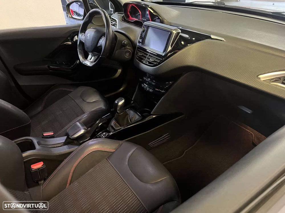 Peugeot 2008 1.2 PureTech GT Line — fotografia 7