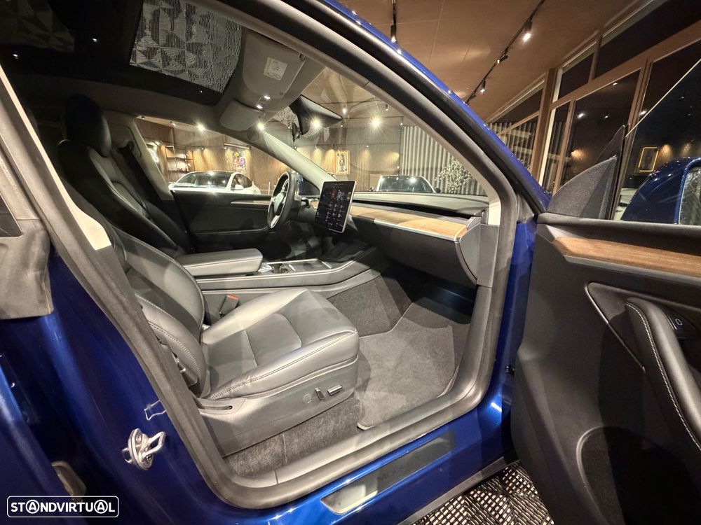 Tesla Model Y Long-Range RWD - 24