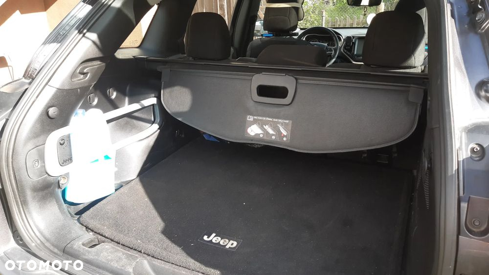 Jeep Cherokee - 13