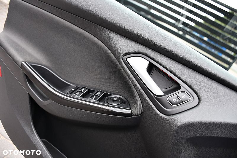 Ford Focus 1.5 EcoBlue Start-Stopp-System TITANIUM DESIGN - 19