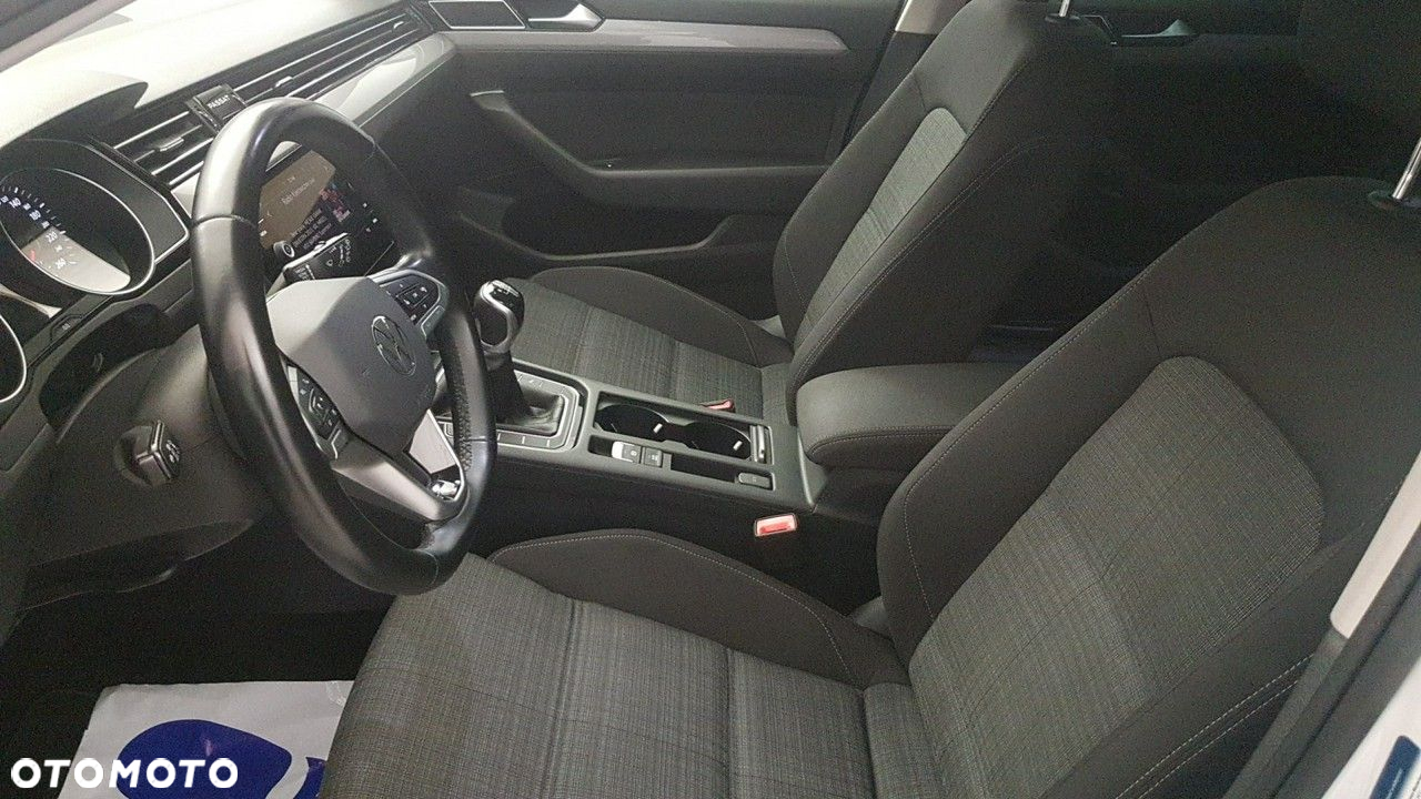 Volkswagen Passat - 20