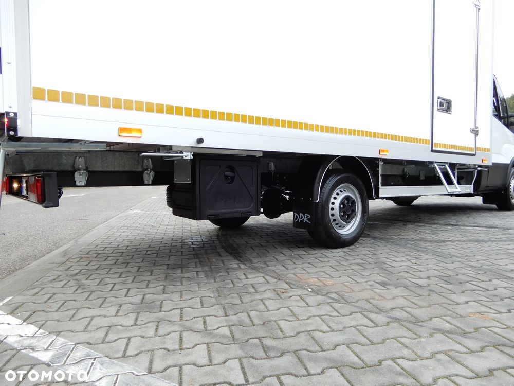 Iveco DAILY 35S18 Kontener 5047 mm 10.E.Palet Boczne Drzwi Ładowność 930 Kg WZMACNIANY Rozstaw Osi 4100 mm FULL LED Przebieg 25 Tys Km Stan Jak Nowy UNIKAT POLECAM - 15