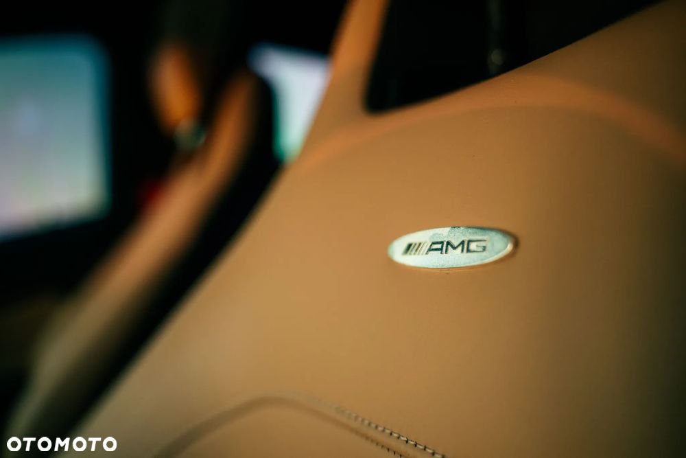 Mercedes-Benz Klasa C 63 AMG - 21