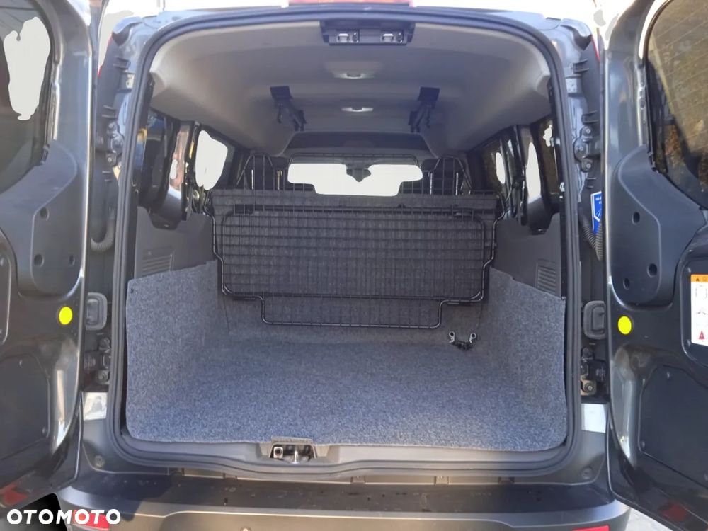 Ford Tourneo Connect Grand - 33