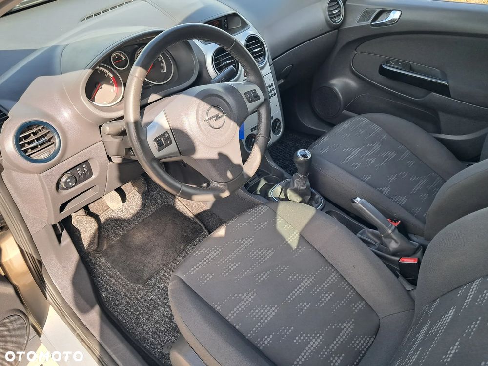 Opel Corsa 1.4 16V 150 Jahre - 13