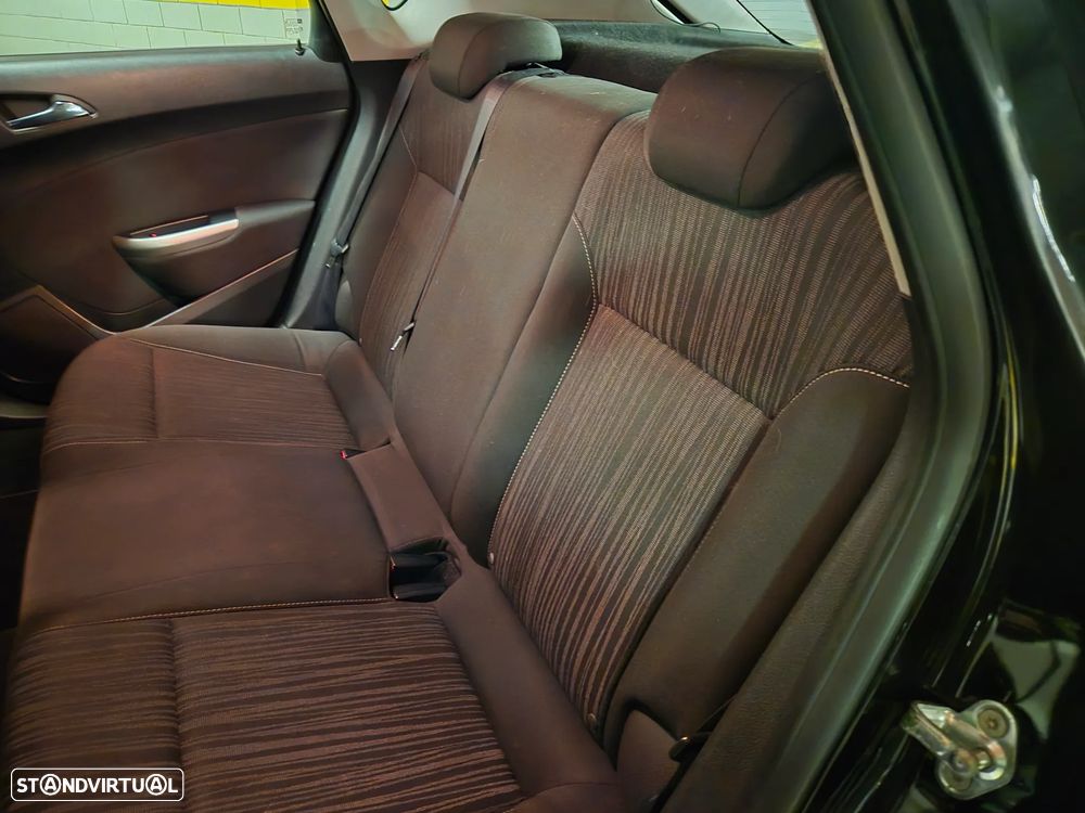 Opel Astra 1.7 CDTI Enjoy - 24