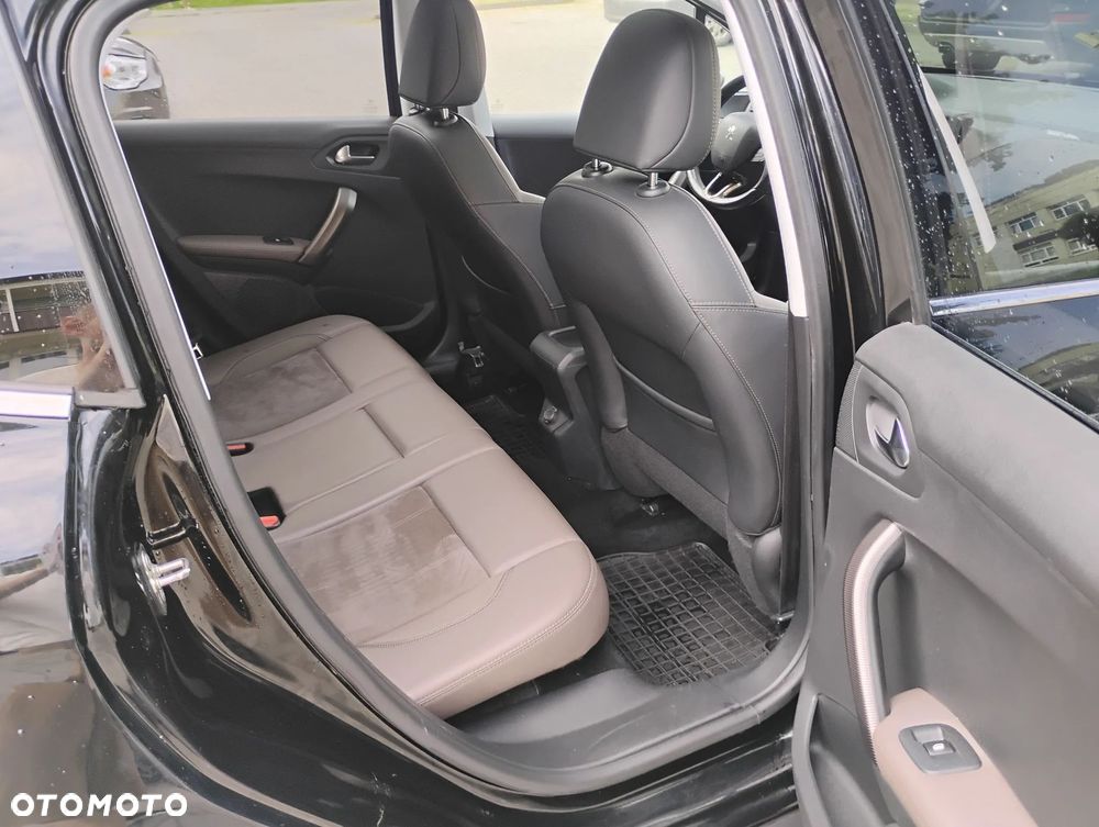 Peugeot 2008 1.6 e-HDi Allure S&S - 13