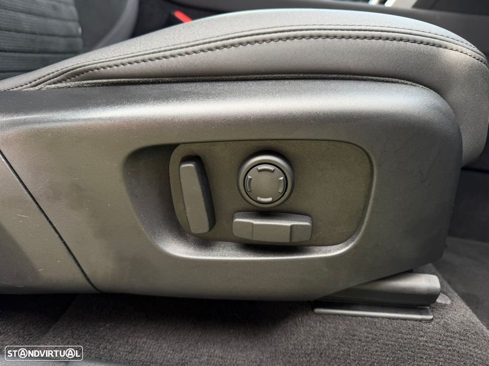 Land Rover Discovery Sport P300e Dynamic SE - 24