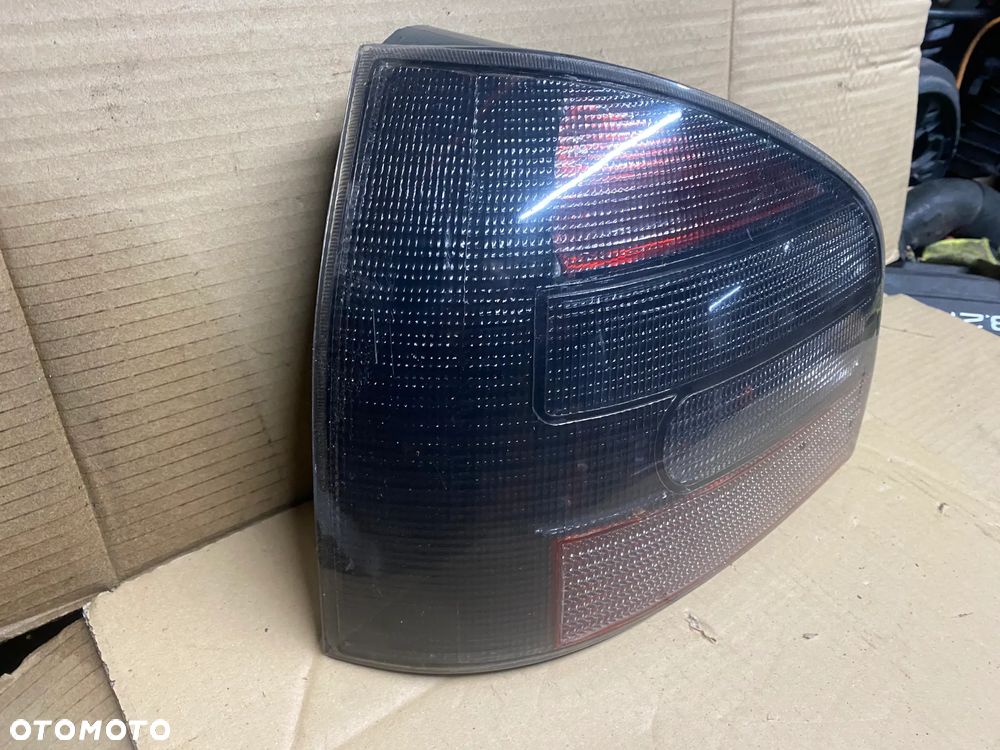LAMPA TYLNA LEWA AUDI A3 8L 8L0945257 - 2