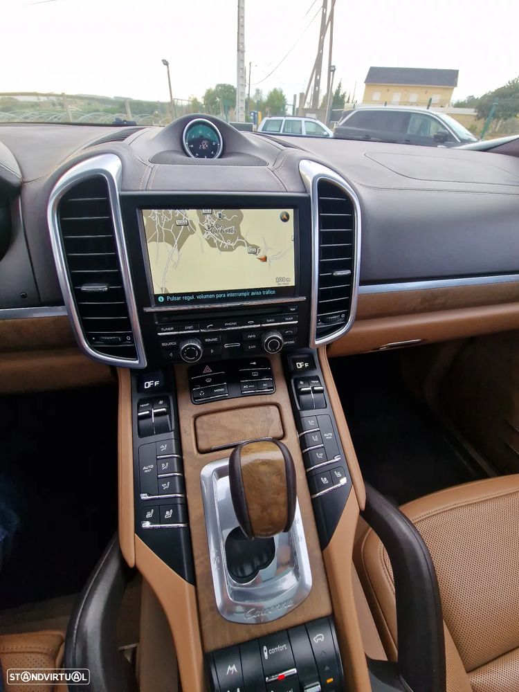 Porsche Cayenne - 24