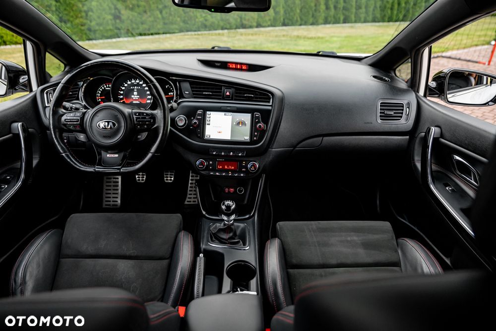 Kia Ceed 1.6 T-GDI GT - 24