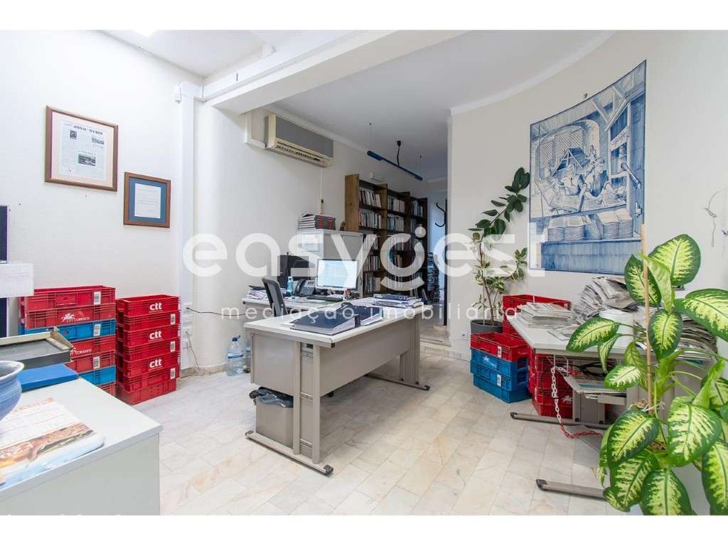 Espaço destinado a serviços no centro de Vila Real de Santo António - Grande imagem: 2/19