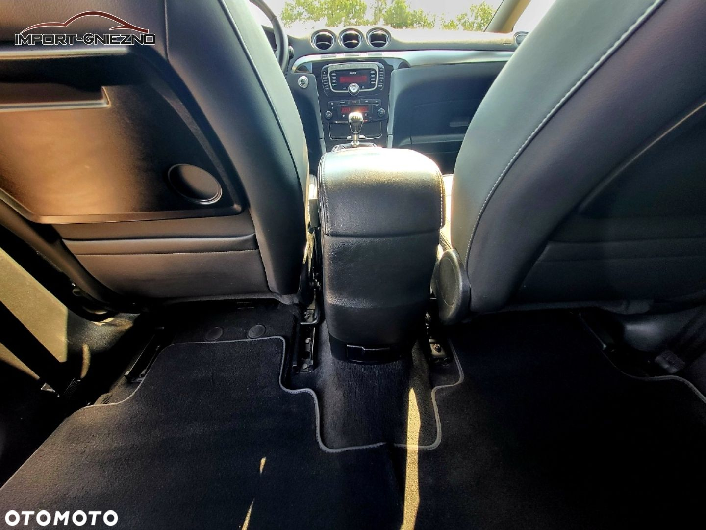 Ford S-Max - 11