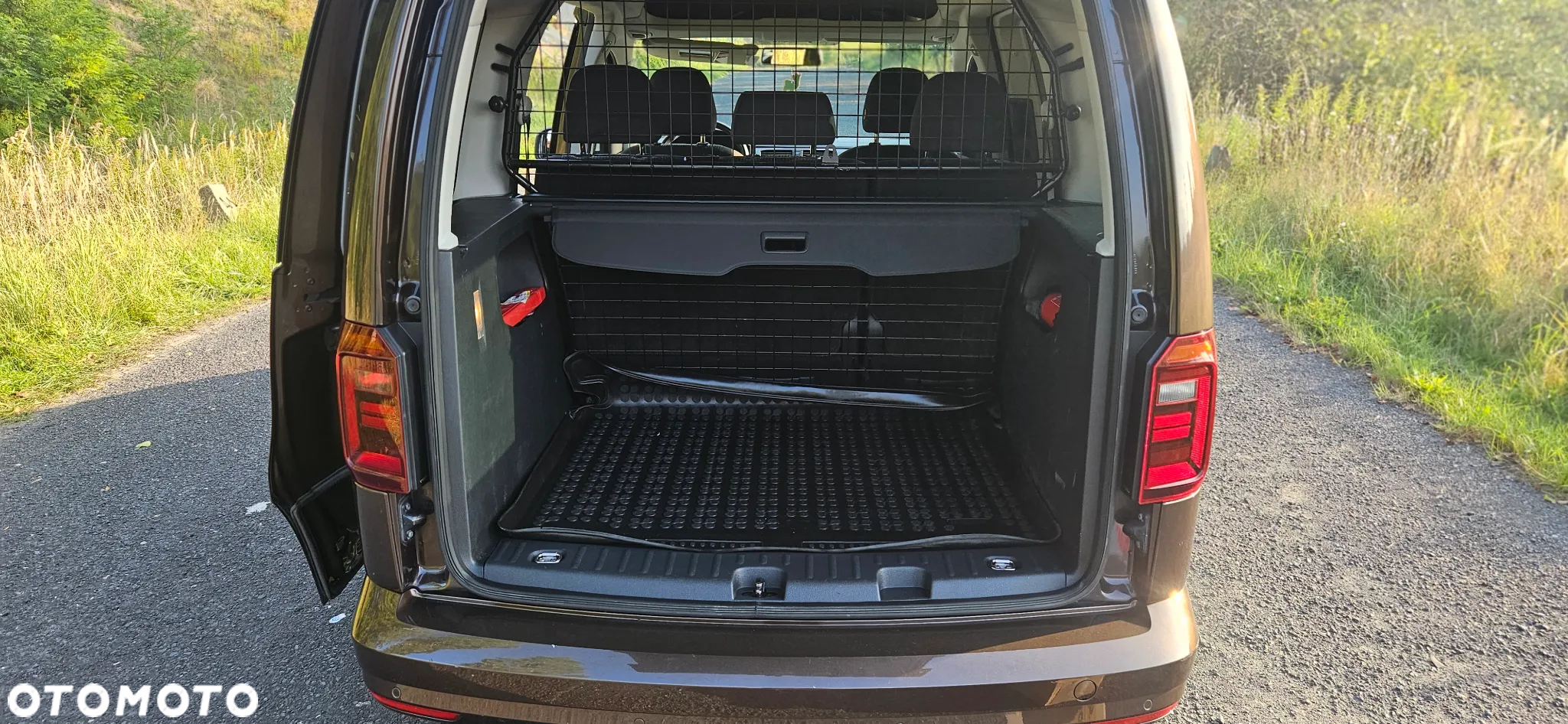 Volkswagen Caddy 2.0 TDI Trendline 4Motion - 23