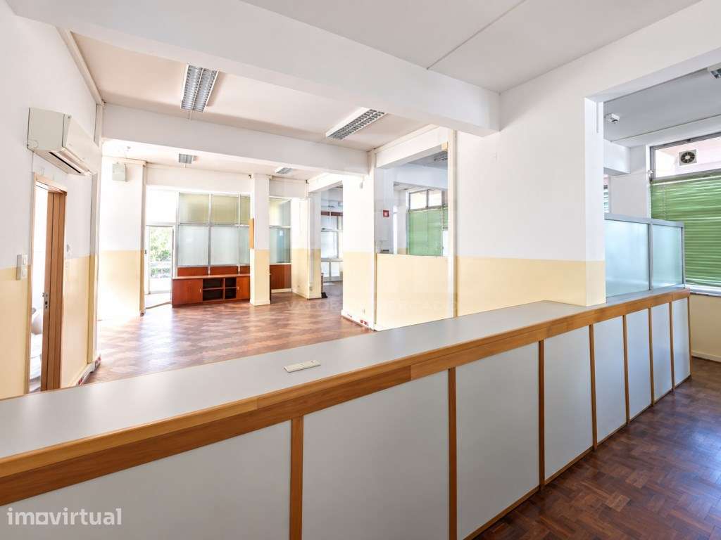 **LOJA COM 158 M² NA REBOLEIRA - AMADORA** - Grande imagem: 4/28