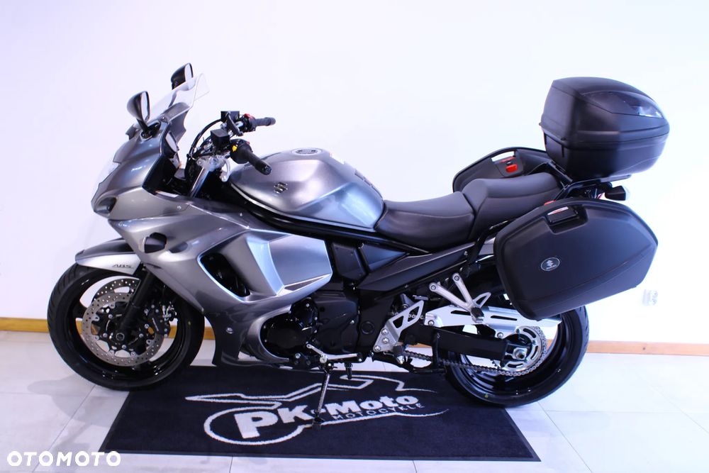 Suzuki GSX - 3