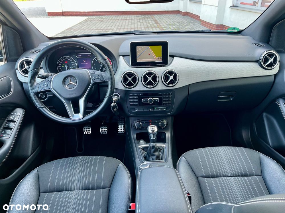 Mercedes-Benz Klasa B 180 Edition - 24