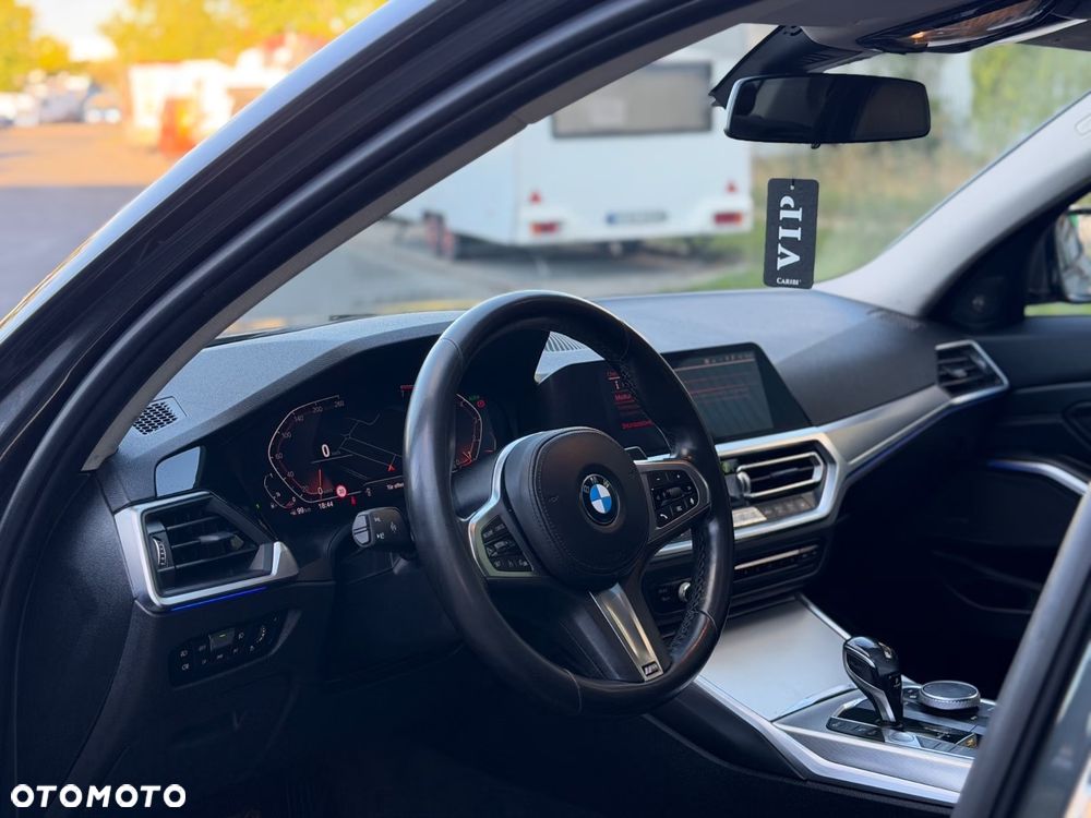 BMW Seria 3 330i Sport Line - 13