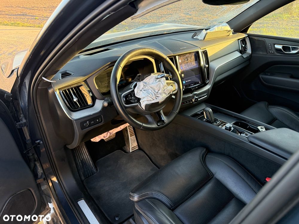 Volvo XC 60 T8 AWD Recharge Plus Black Edition - 9