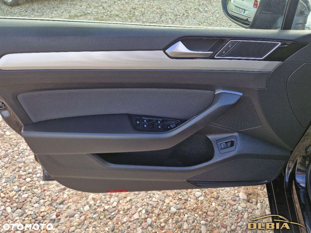 Volkswagen Passat - 25