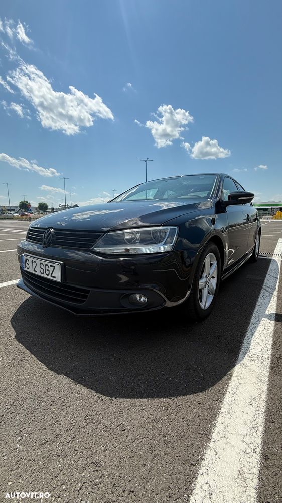 Volkswagen Jetta - 1