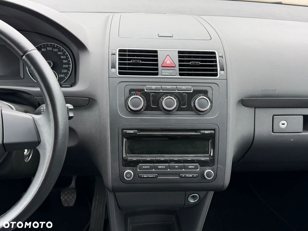 Volkswagen Touran - 23