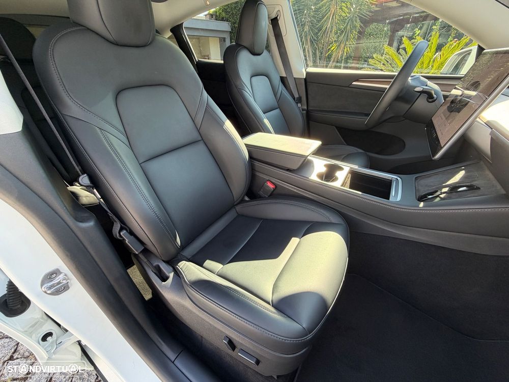 Tesla Model Y Long Range Dual Motor AWD - 9