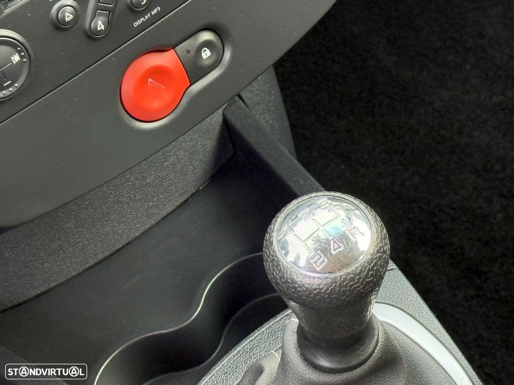 Renault Clio 1.2 16V Dynamique S - 12