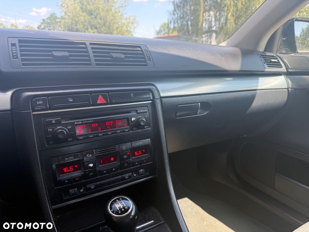 Audi A4 Limousine - 4