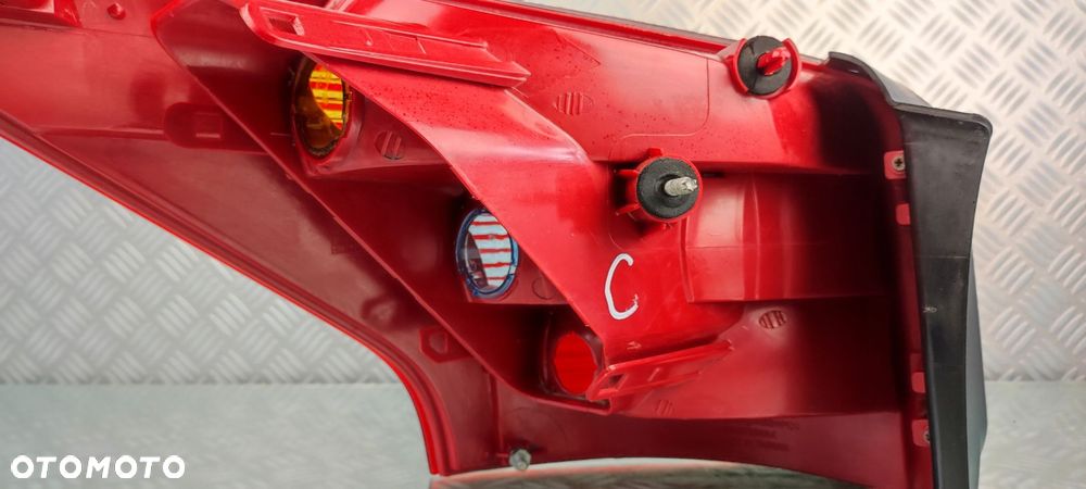 lampa prawy prawa tył tylna w błotnik PEUGEOT 407 KOMBI SW 2004-2008 EUROPA - 7