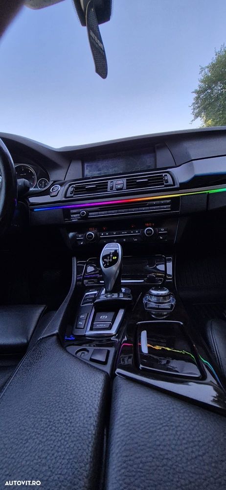 BMW Seria 5 525d xDrive AT - 13