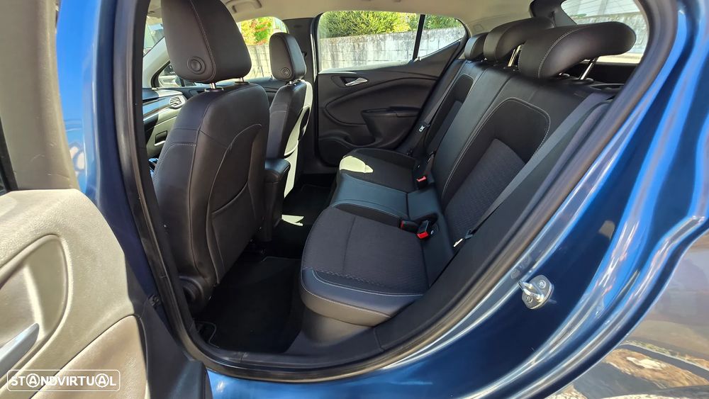 Opel Astra 1.6 CDTi Executive S/S J18 - 10