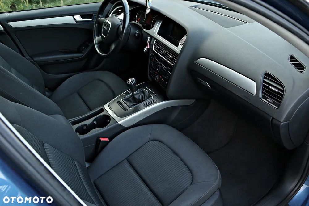 Audi A4 Limousine - 8