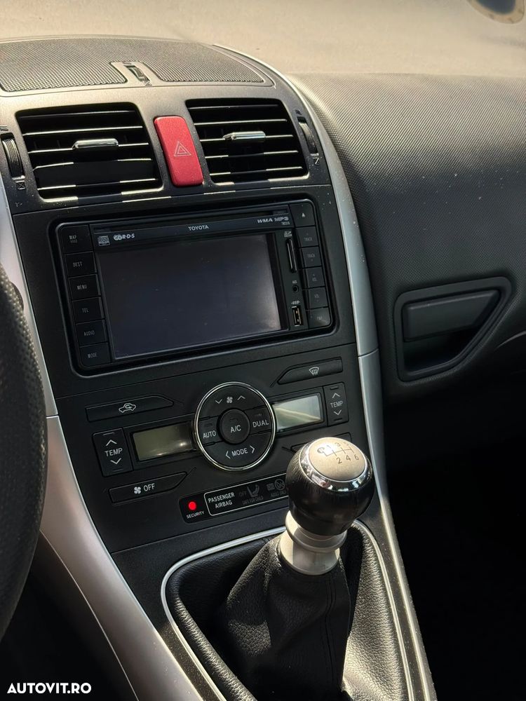 Toyota Auris 2.0 D-4D DPF Sol - 32