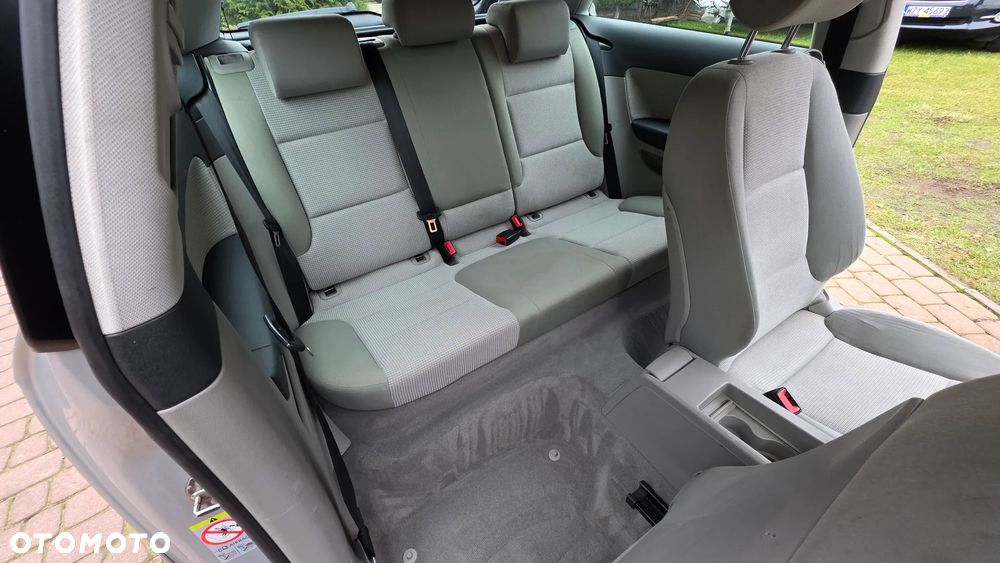 Audi A3 3-drzwiowe 1.6 Attraction - 32