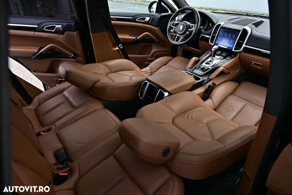 Porsche Cayenne 3.0 L - 26
