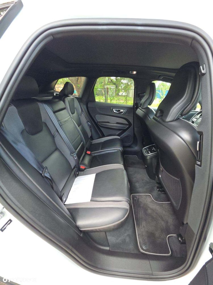 Volvo XC 60 T5 AWD R-Design - 10