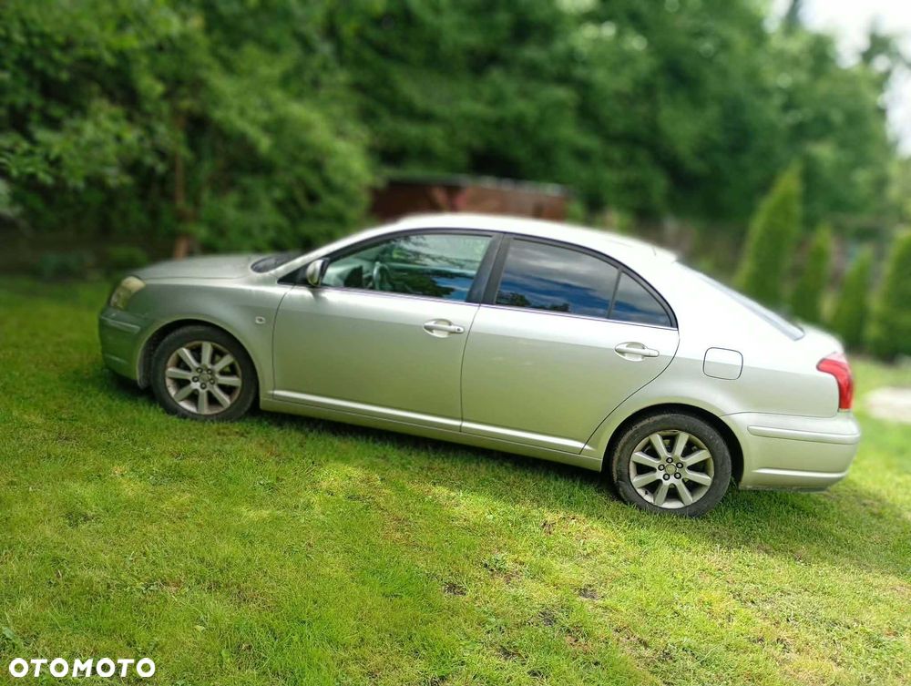 Toyota Avensis - 2