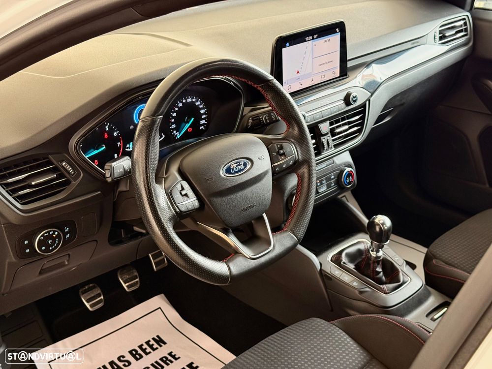 Ford Focus 1.0 EcoBoost MHEV ST-Line - 15