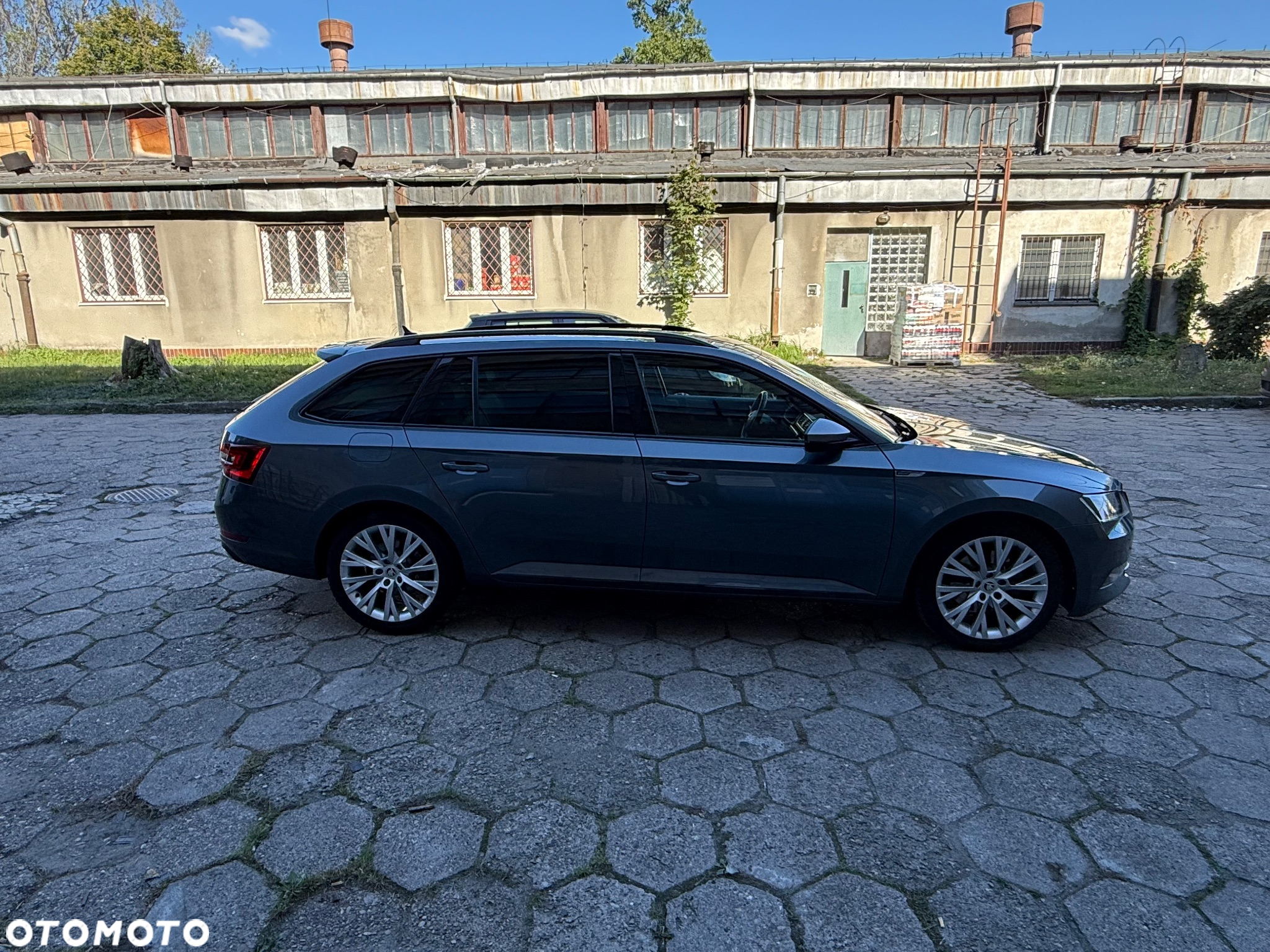 Skoda Superb Combi 1.8 TSI DSG SportLine - 22