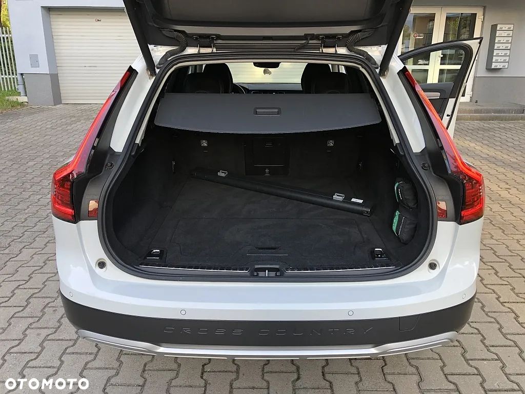 Volvo V90 Cross Country - 28